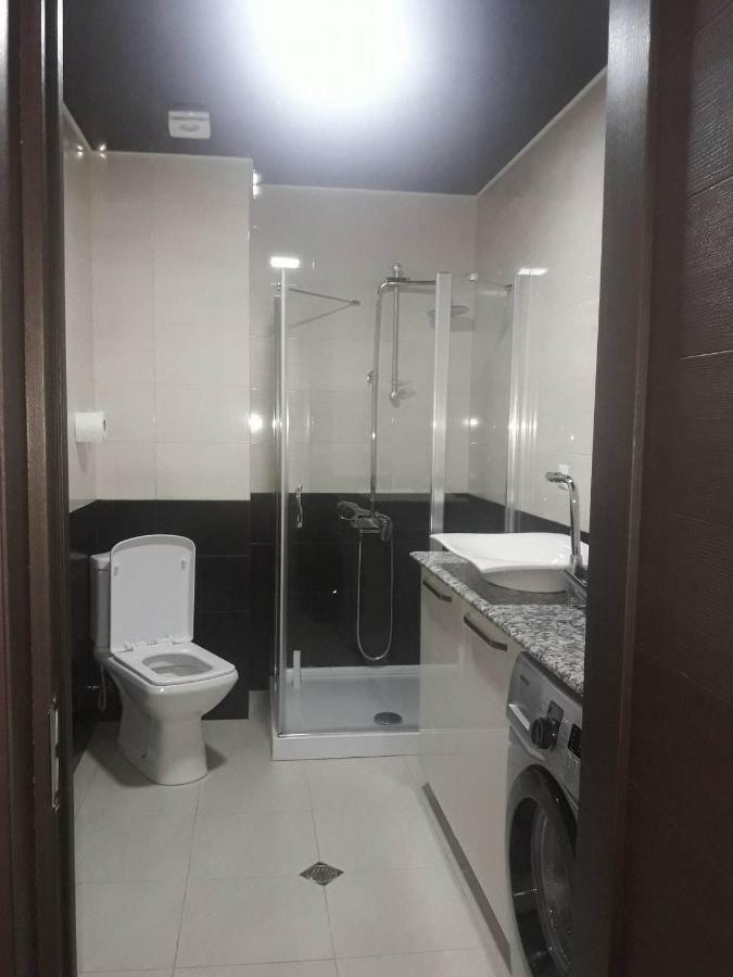 Apartament In The Centre บาทูมิ ภายนอก รูปภาพ