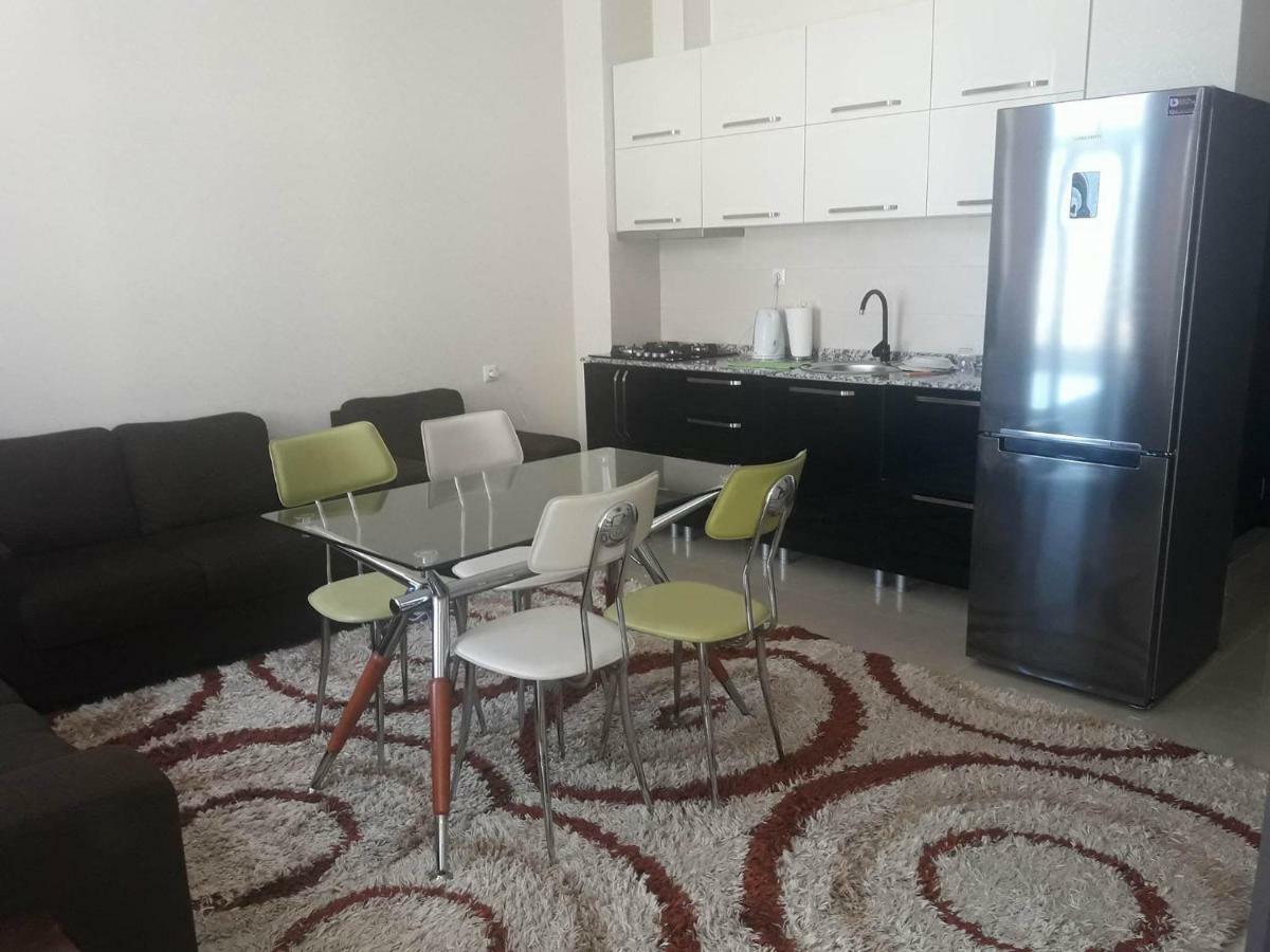 Apartament In The Centre บาทูมิ ภายนอก รูปภาพ