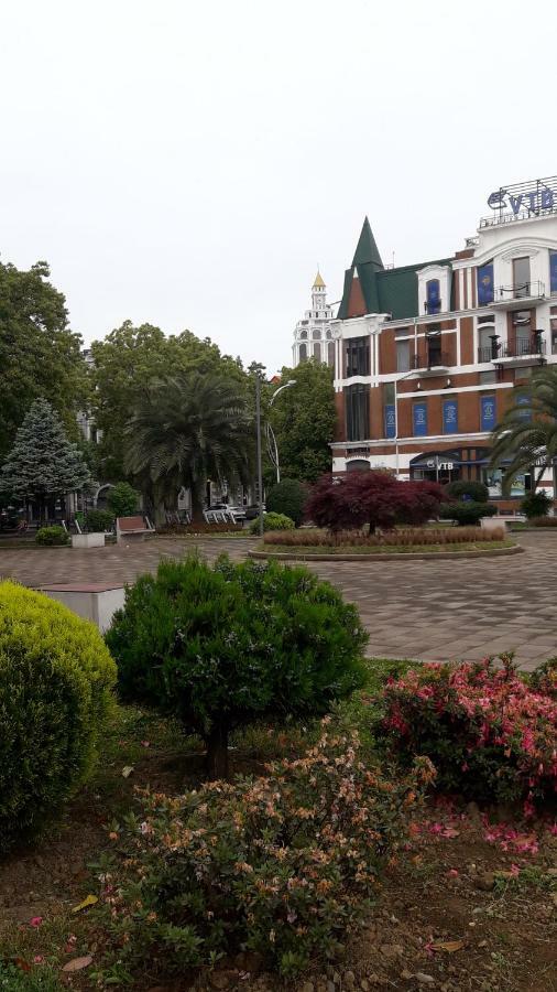 Apartament In The Centre บาทูมิ ภายนอก รูปภาพ