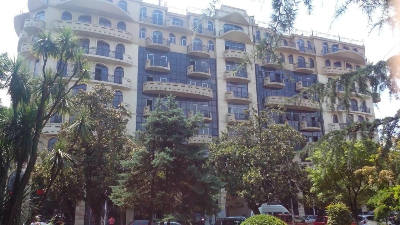 Apartament In The Centre บาทูมิ ภายนอก รูปภาพ